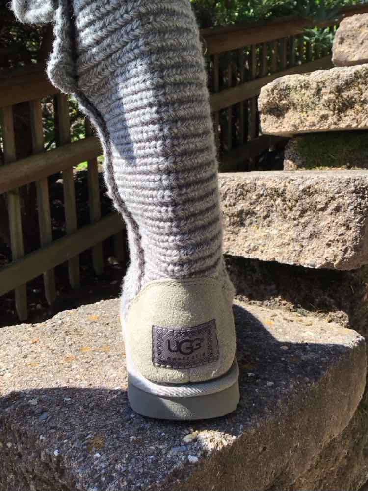 W UGG GY Size 8 BOOT