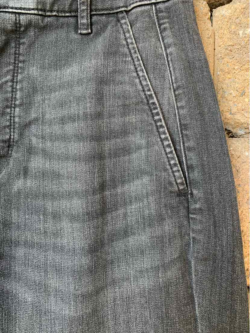 W WHBM BK Size 4 J