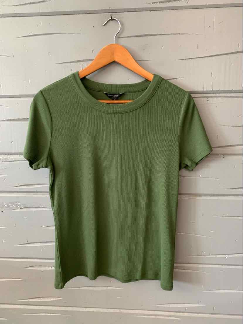 Solid olive green short-sleeve crew neck ribbed knit top, large size.