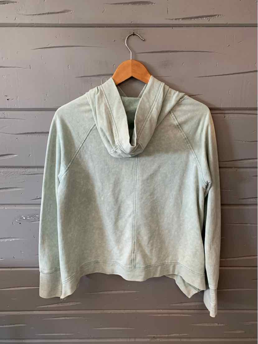 Light gray pullover hoodie with long sleeves and a relaxed fit, made from soft fabric.