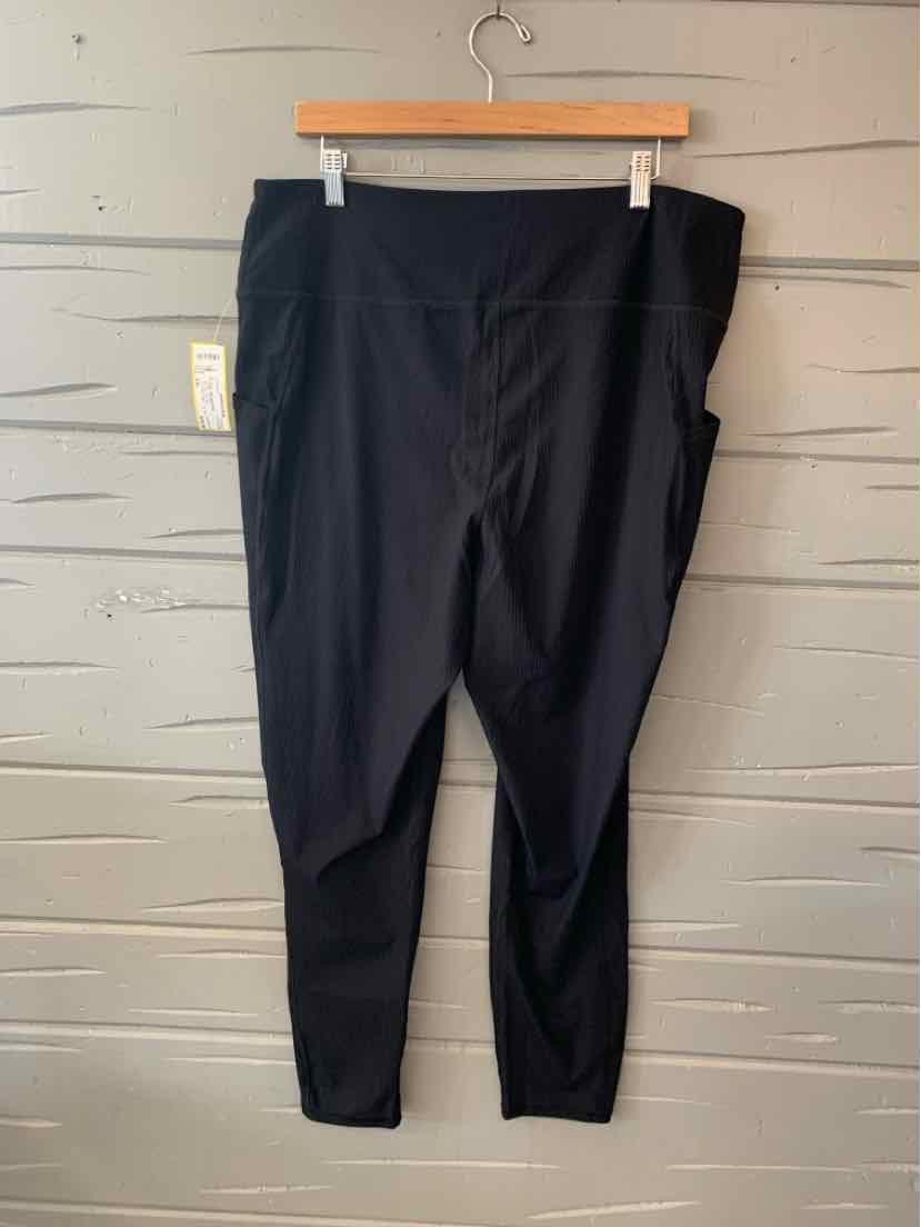 Black tapered pants with elastic waistband and side pockets, size XXL, smooth fabric.