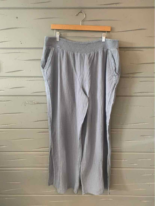 Light gray wide-leg pants with elastic waistband and side pockets, size XXL.