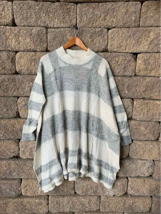 W FREE PEOPLE GY Size M/L SW