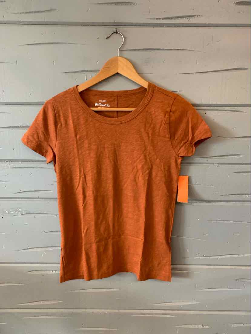 Tan short-sleeve crew neck fitted cotton T-shirt in size XS on wooden hanger.