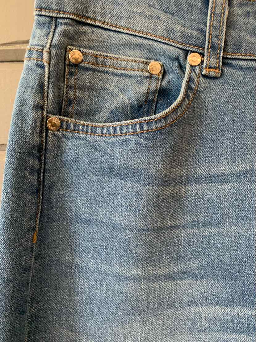 W DJERF AVENUE BL Size 4 J