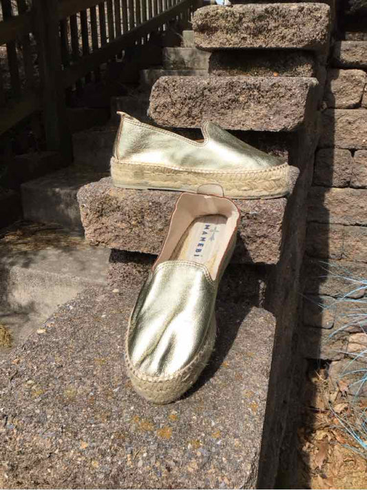 Gold leather slip-on espadrille with braided jute sole, size 38, casual summer style.