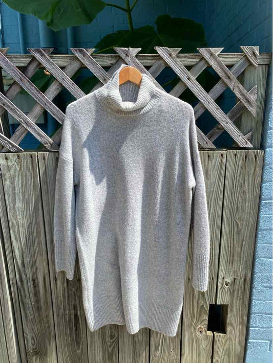 W H&M GY Size MED SW