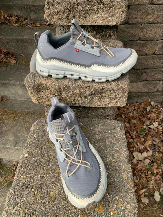 W ON CLOUD GY Size 10 SNEAKER