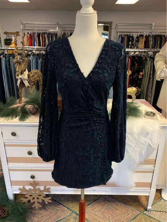 W BARDOT NY Size 4 DR