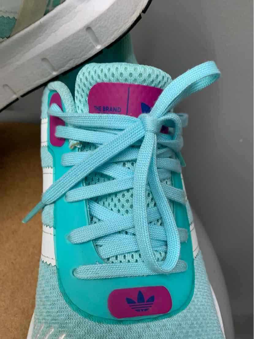 W ADIDAS AQUA Size 8.5 SNEAKER