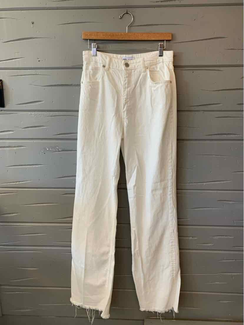 White high-waisted denim jeans with a straight leg and raw hem detailing.