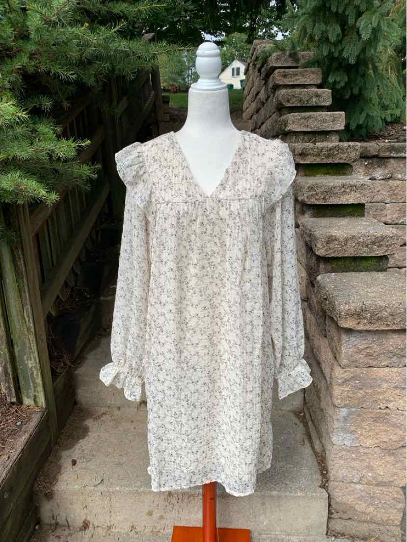 Oatmeal floral print dress with V-neck, long balloon sleeves, and gathered cuffs in XL size.