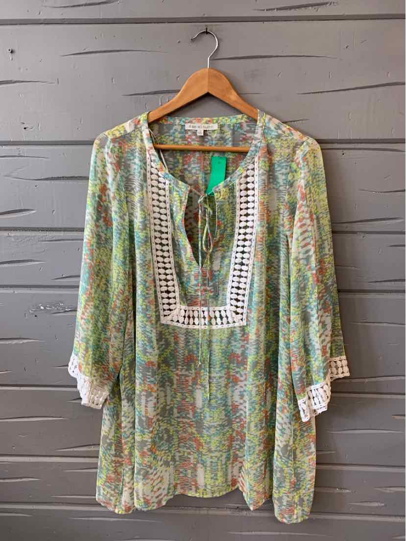 Lightweight green patterned tunic with crochet lace trim and three-quarter sleeves, size 1X.