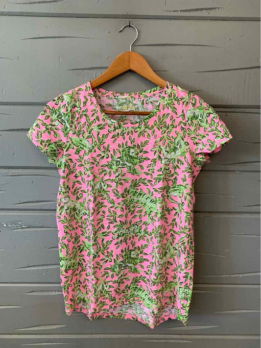 Pink short-sleeve t-shirt with green and white jungle leaf print, crew neckline, size XS.
