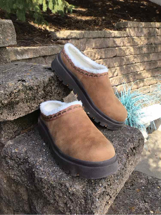 W SKECHERS BR Size 9 SHOE