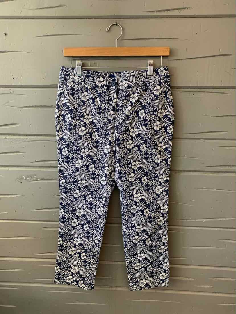 Navy and white floral patterned Tommy Bahama cropped pants with front pockets and waistband.