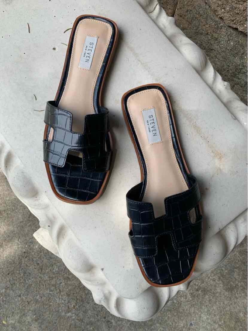 Black open-toe slide sandals with crocodile-textured synthetic upper and tan cushioned footbed size 8.
