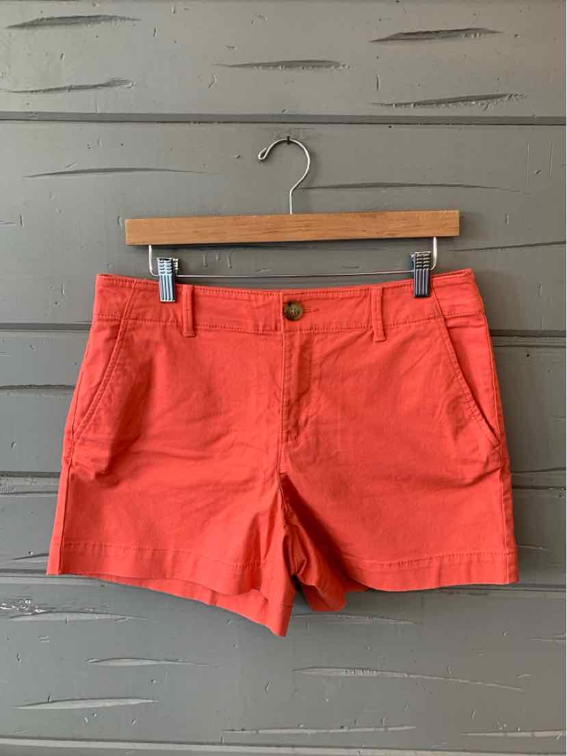 Coral solid cotton shorts with front pockets and a button closure, size 6.