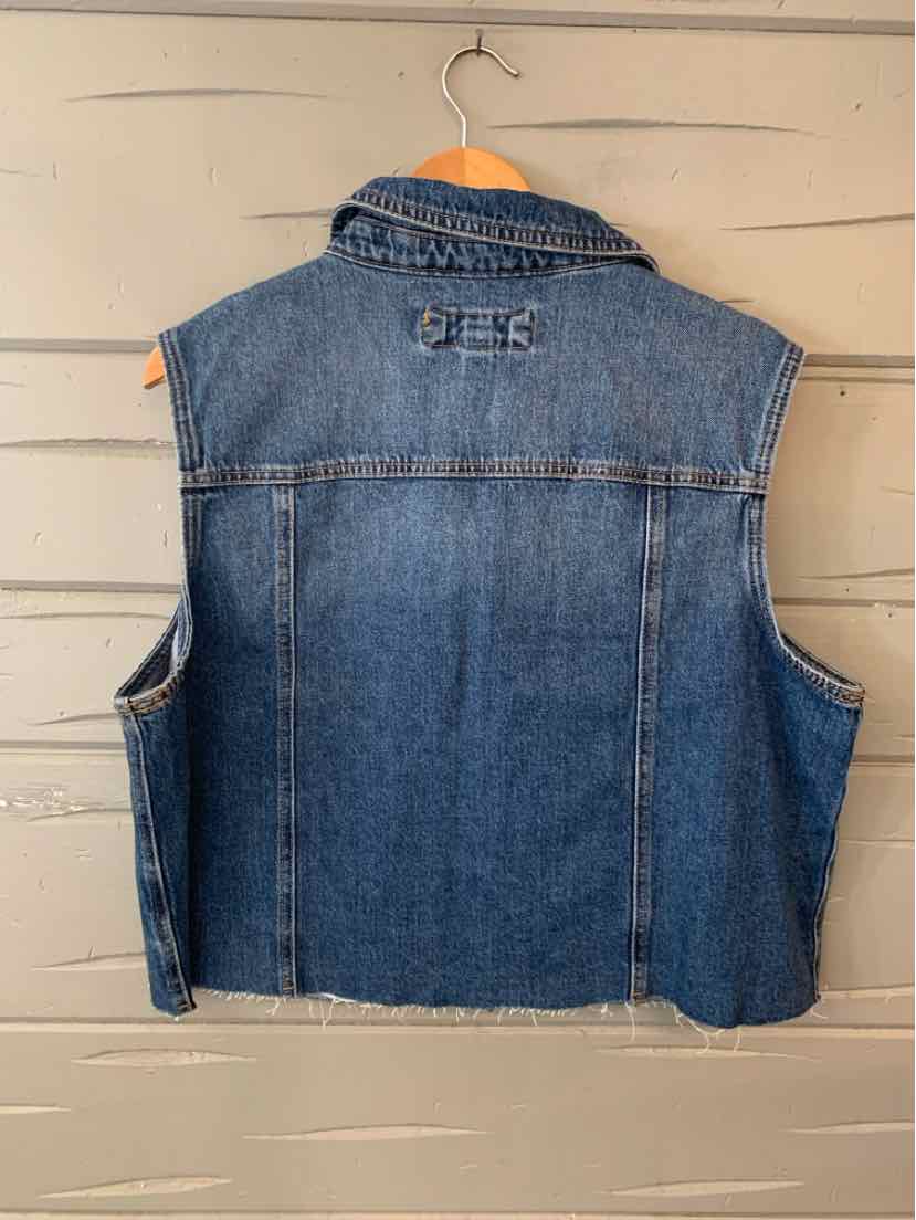 Sleeveless blue denim vest with collar and back yoke seams, size XXL.