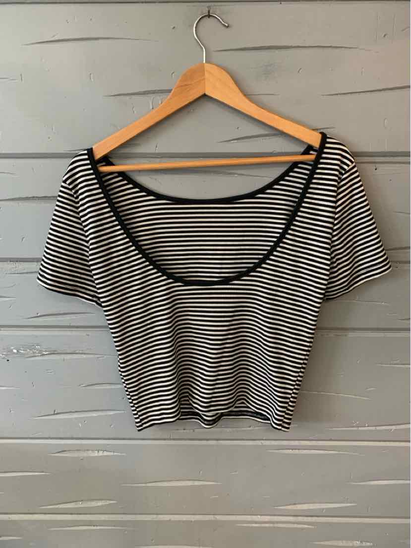 Black and white horizontal striped crop top with short sleeves and wide scoop neckline, size XL.