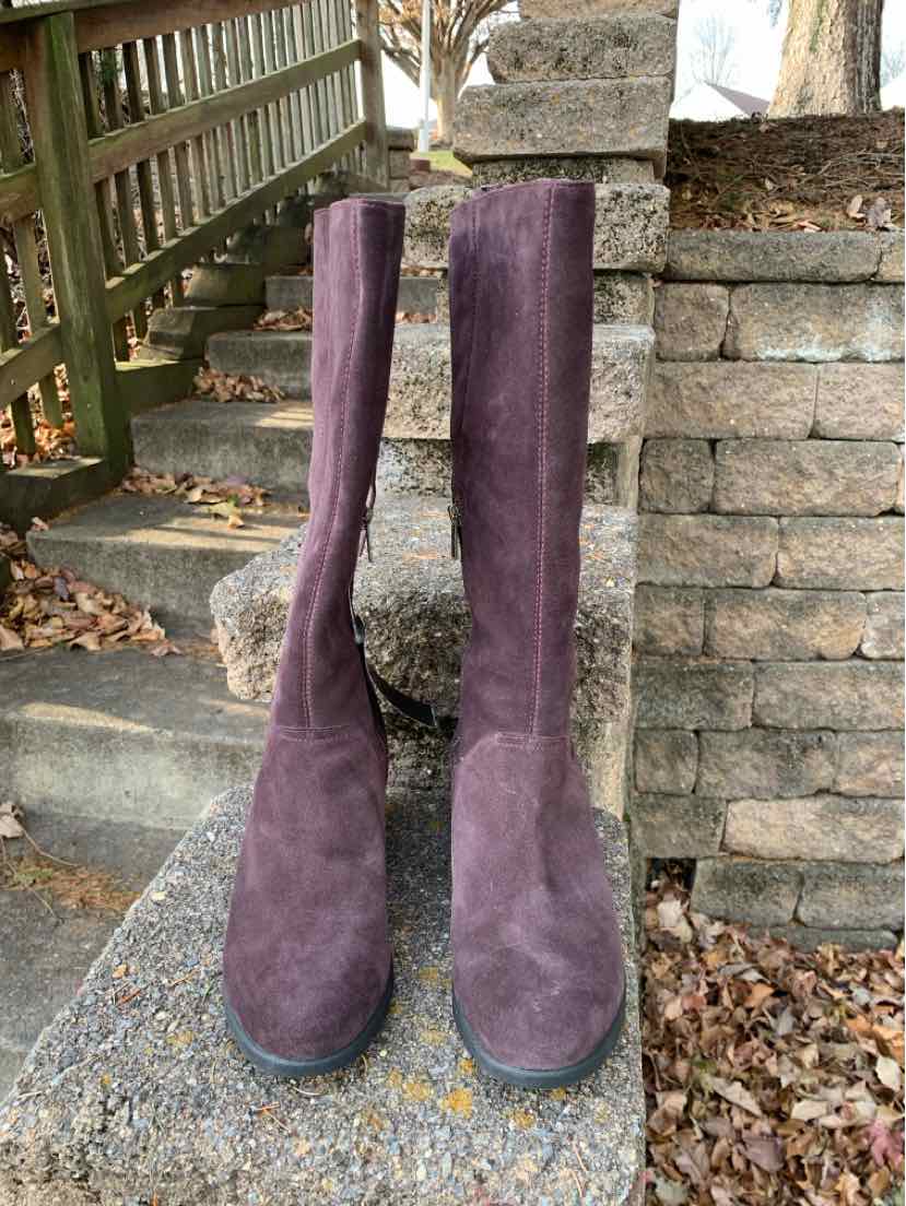 W UGG PL Size 8 BOOT