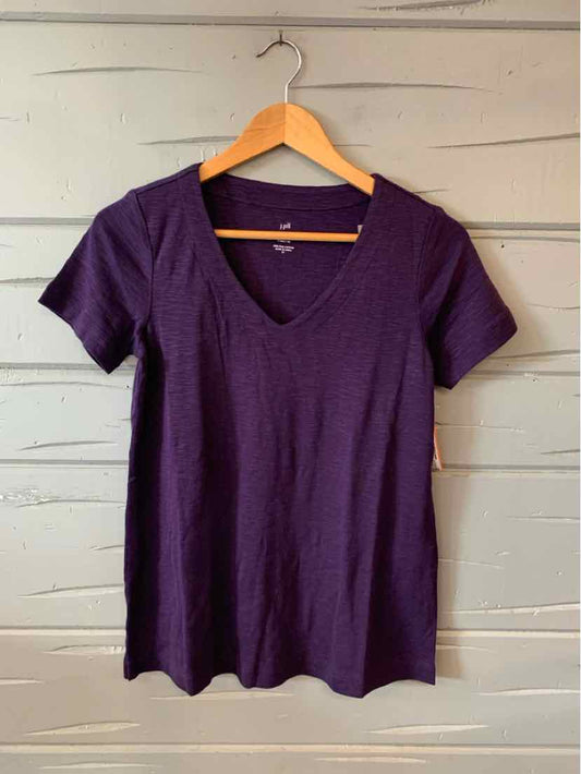 Purple short-sleeve V-neck fitted cotton T-shirt in size XS hanging on wooden hanger.