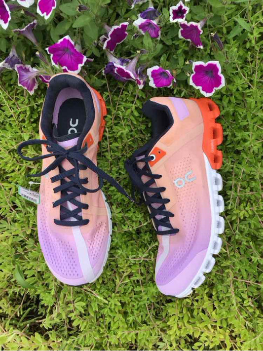 W ON CLOUD LAV Size 9 SNEAKER