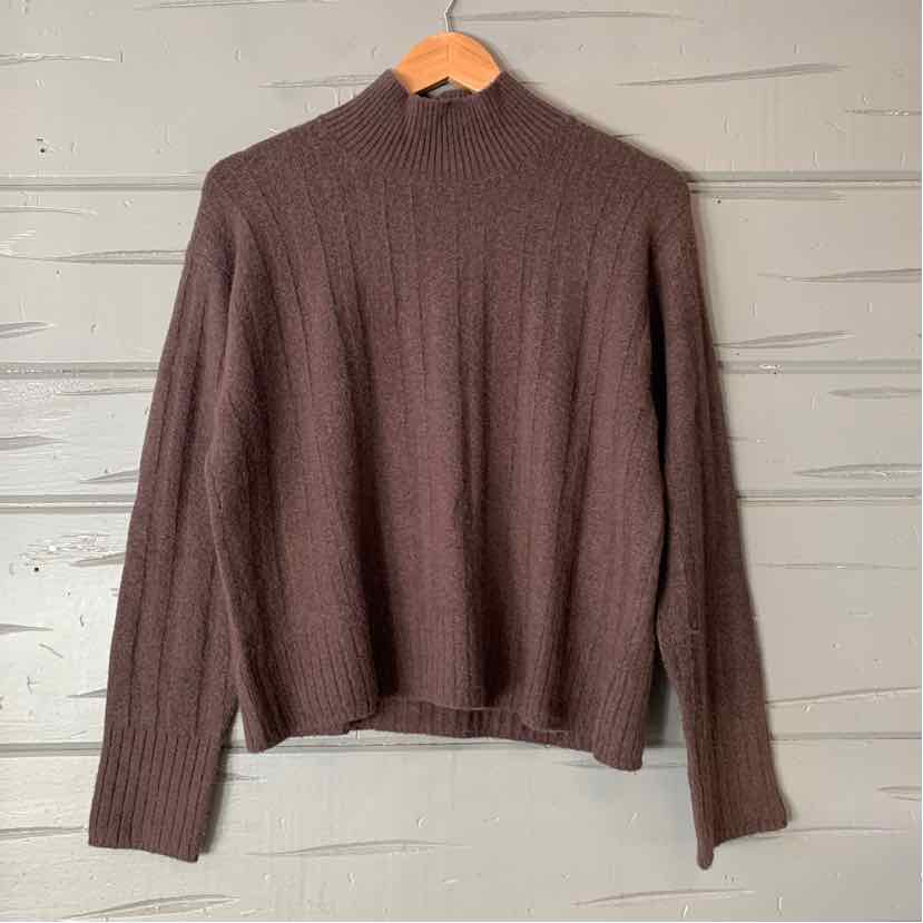 W J CREW BR Size SM SW