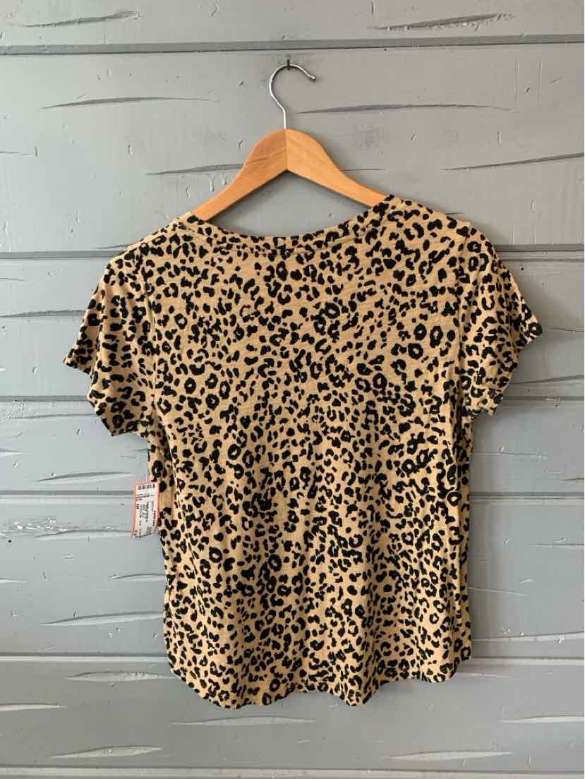 Short-sleeve leopard print blouse with round neckline on wooden hanger.