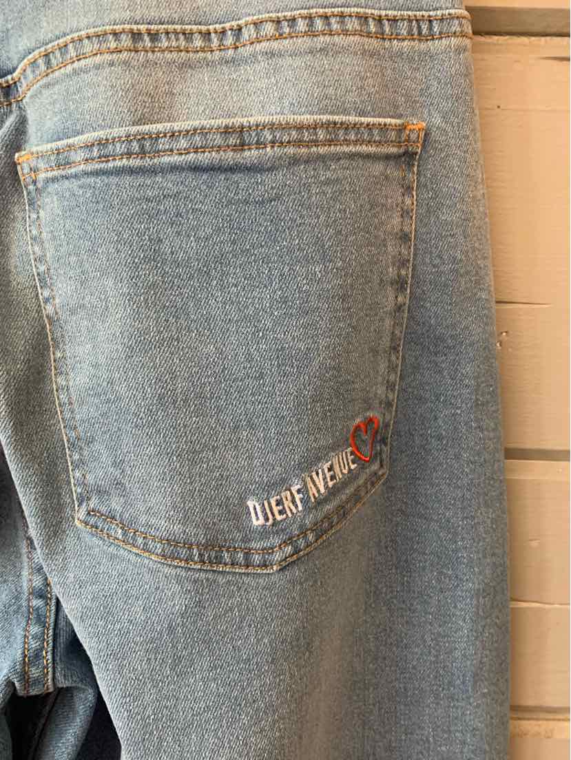 W DJERF AVENUE BL Size 4 J