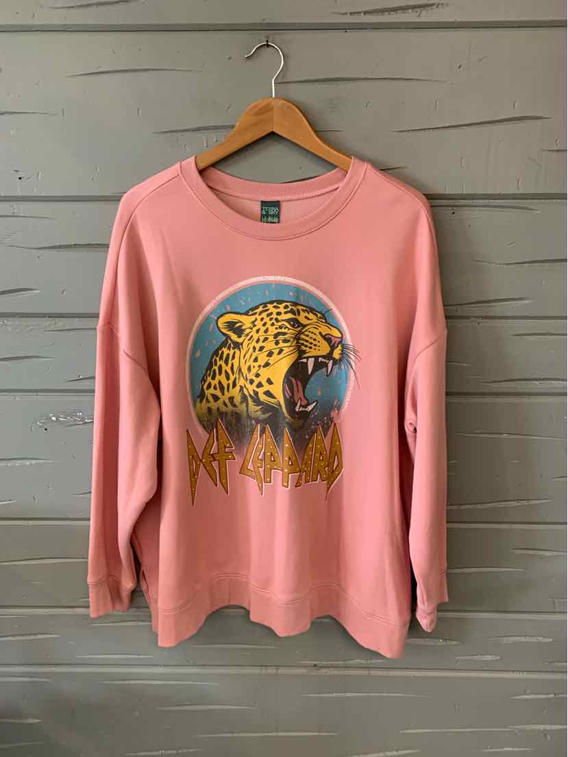 Pink long-sleeve sweatshirt with roaring leopard graphic and sunset background on front.