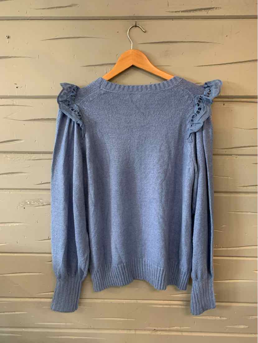Light blue knitted sweater with ruffled shoulder details and ribbed cuffs and hem, size XL.