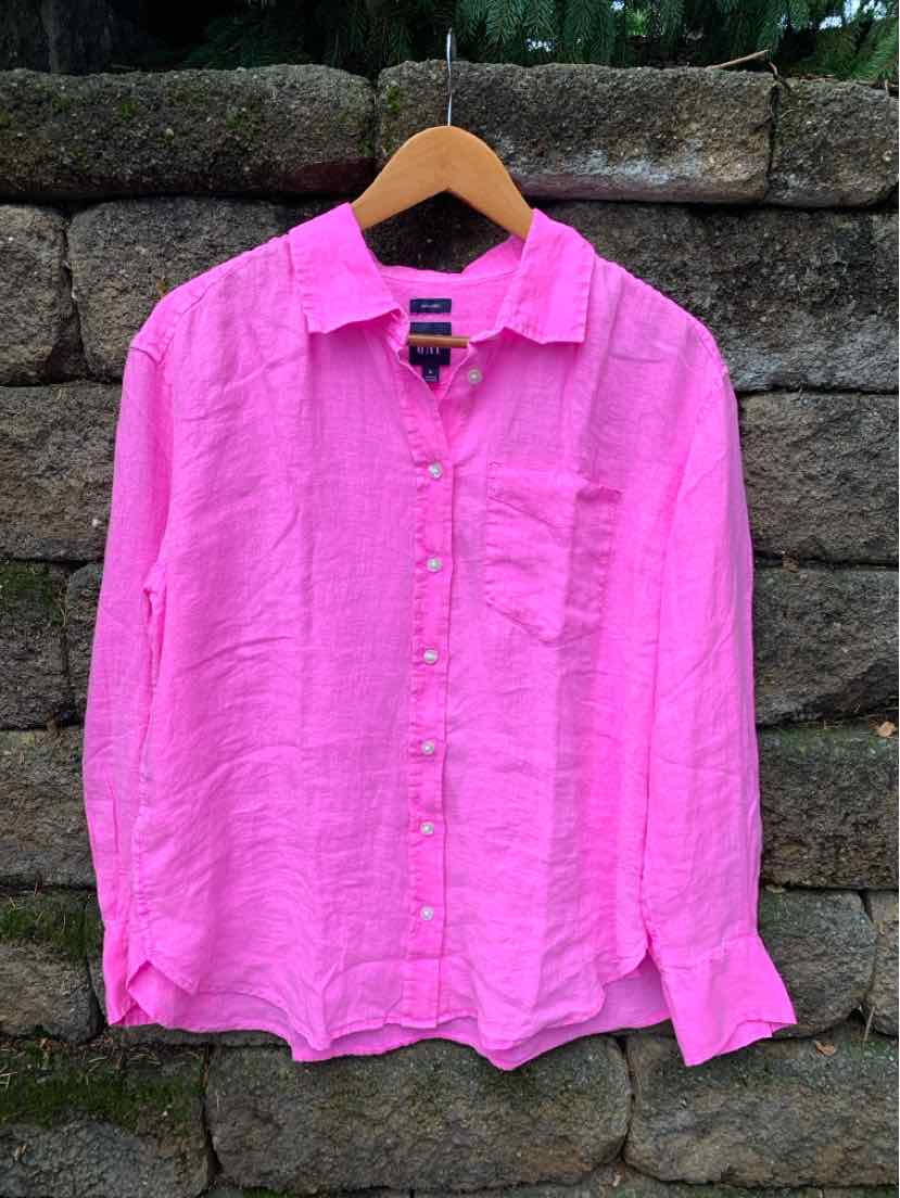 Bright pink linen long-sleeve button-up shirt with a collar and chest pocket, size small.
