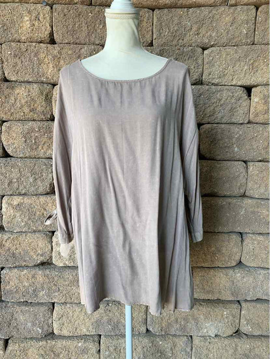 W UMGEE BEIGE Size XL T