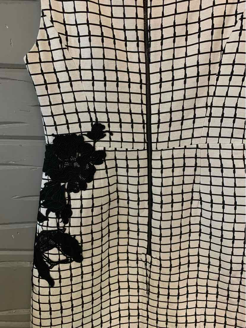 W BETSY JOHNSON WH Size 2 DR