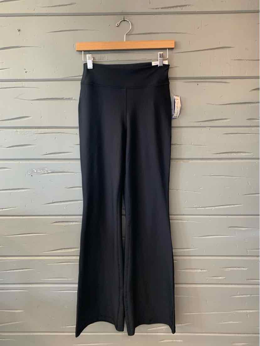 Black Old Navy women’s full-length pants with a wide-leg silhouette, hanging from a clip hanger.