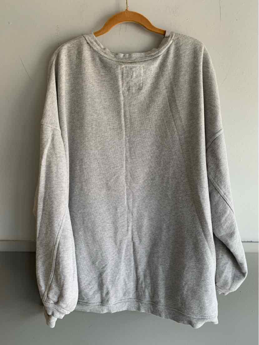 Light gray oversized long-sleeve pullover with crew neck and relaxed fit, size XL.