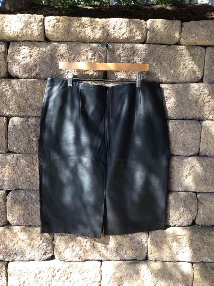 W ANN TAYLOR BK Size 18 SK