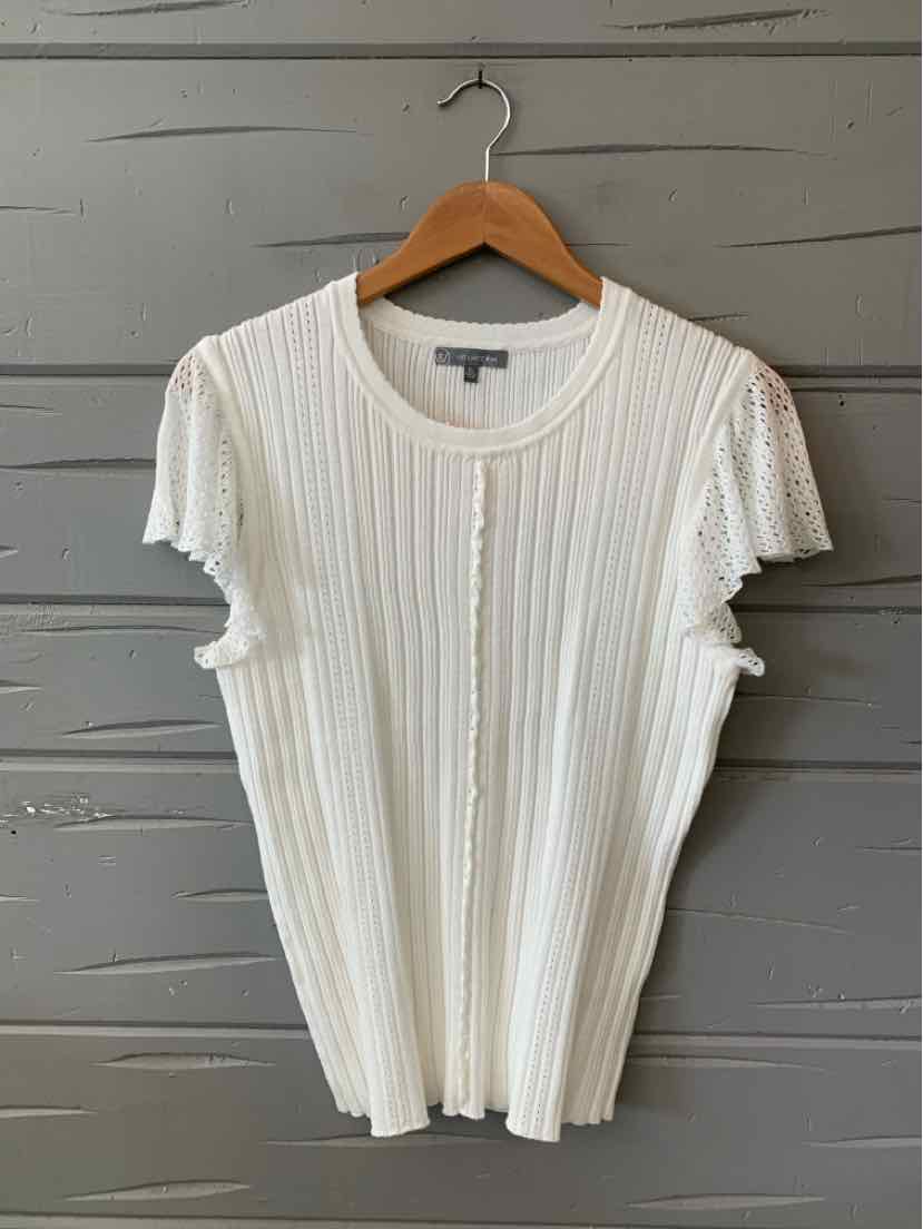 White ribbed knit short-sleeve top with crew neckline in women's XL size.