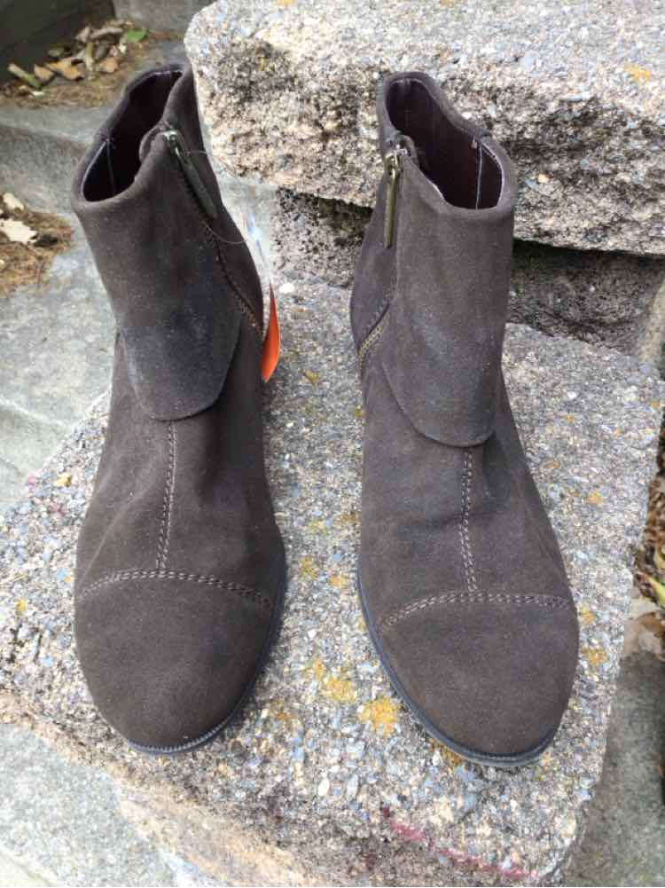 W ELLEN TRACY BR Size 9 BOOT