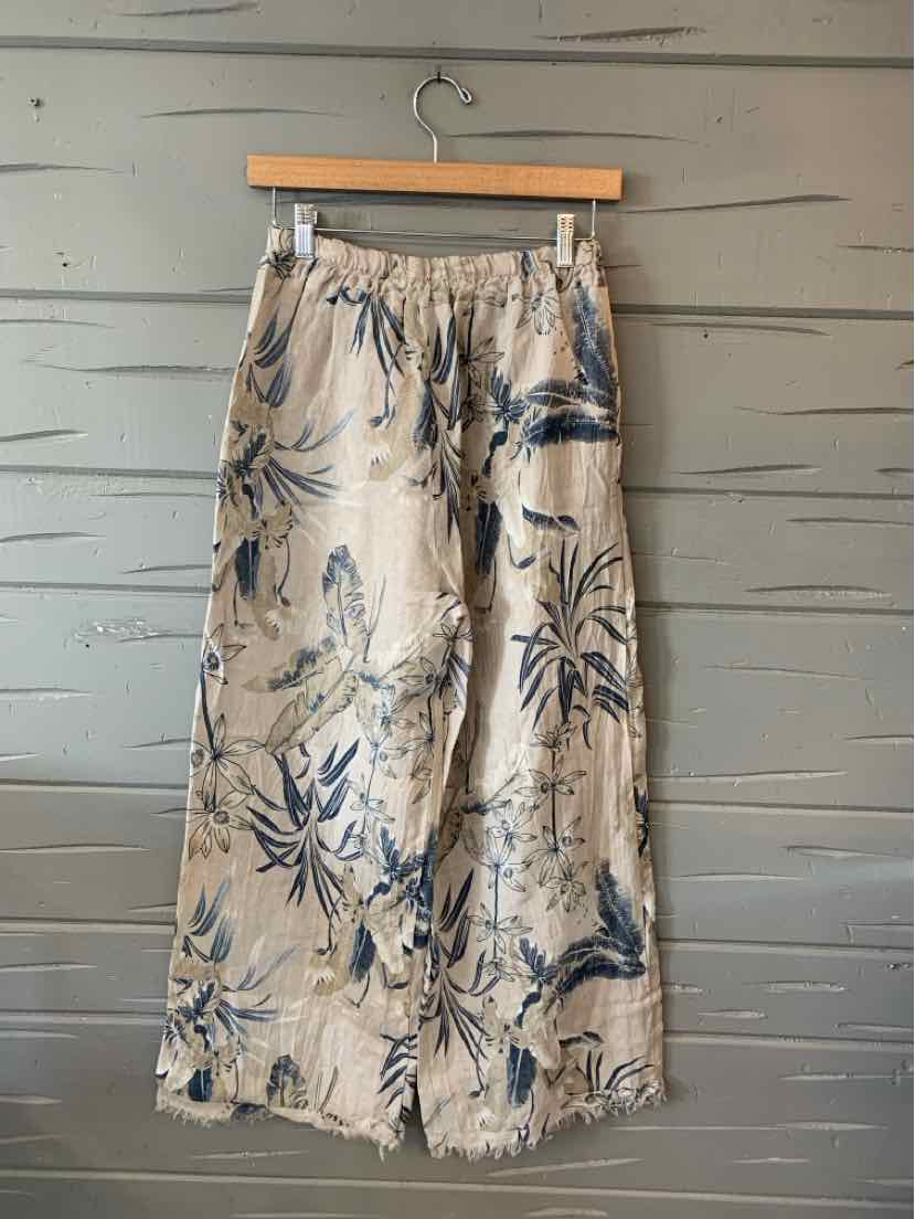 Tan tropical print linen blend skirt with elastic waistband, size L/XL, made in Italy.
