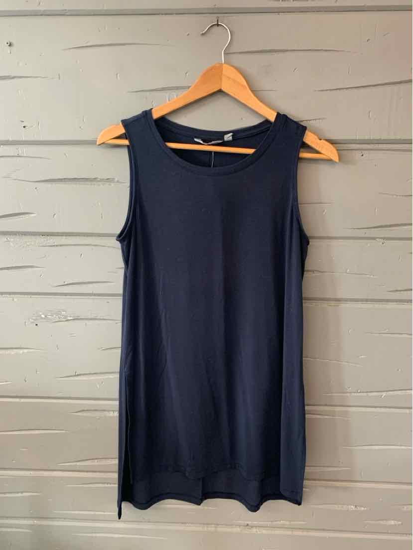 Sleeveless navy blue fitted dress with scoop neckline on wooden hanger.