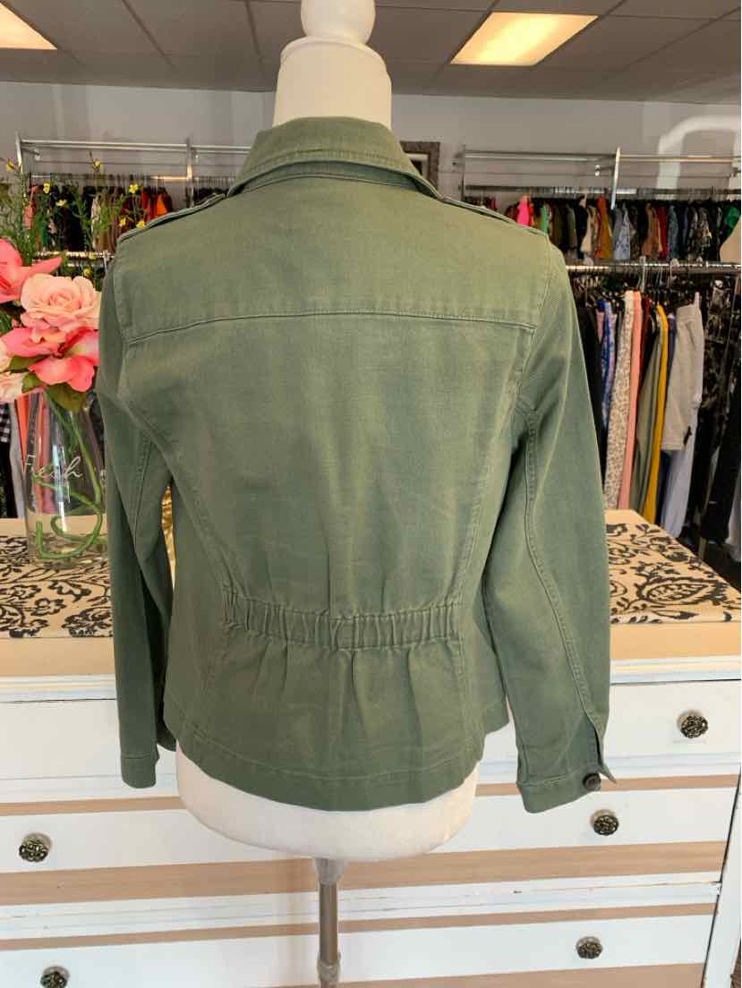 Olive green long-sleeve jacket with back elastic waist and buttoned cuffs on mannequin.