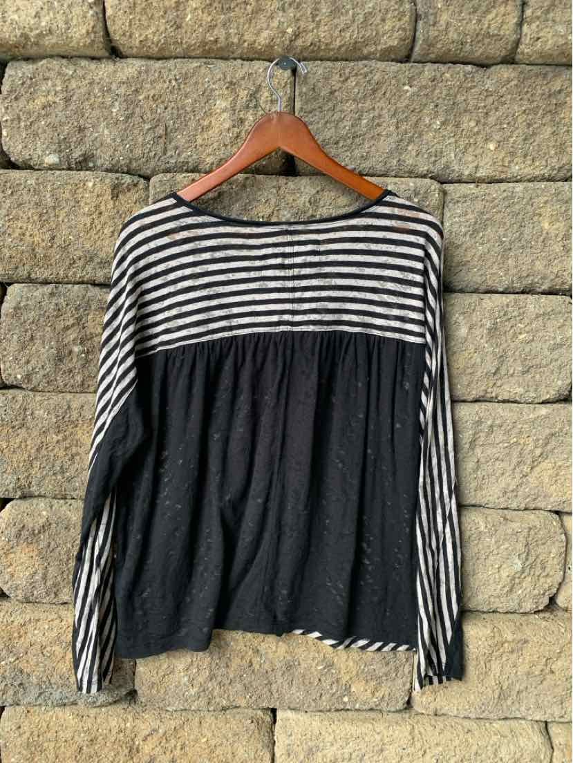 W ANTHROPOLOGIE BK Size MED T