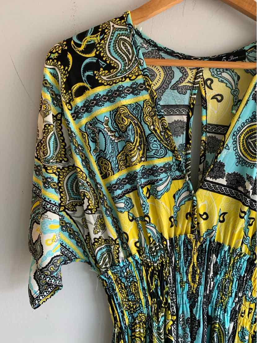 W 5th & Love multi-color paisley print blouse with ruched waist and V-neckline, size XL.
