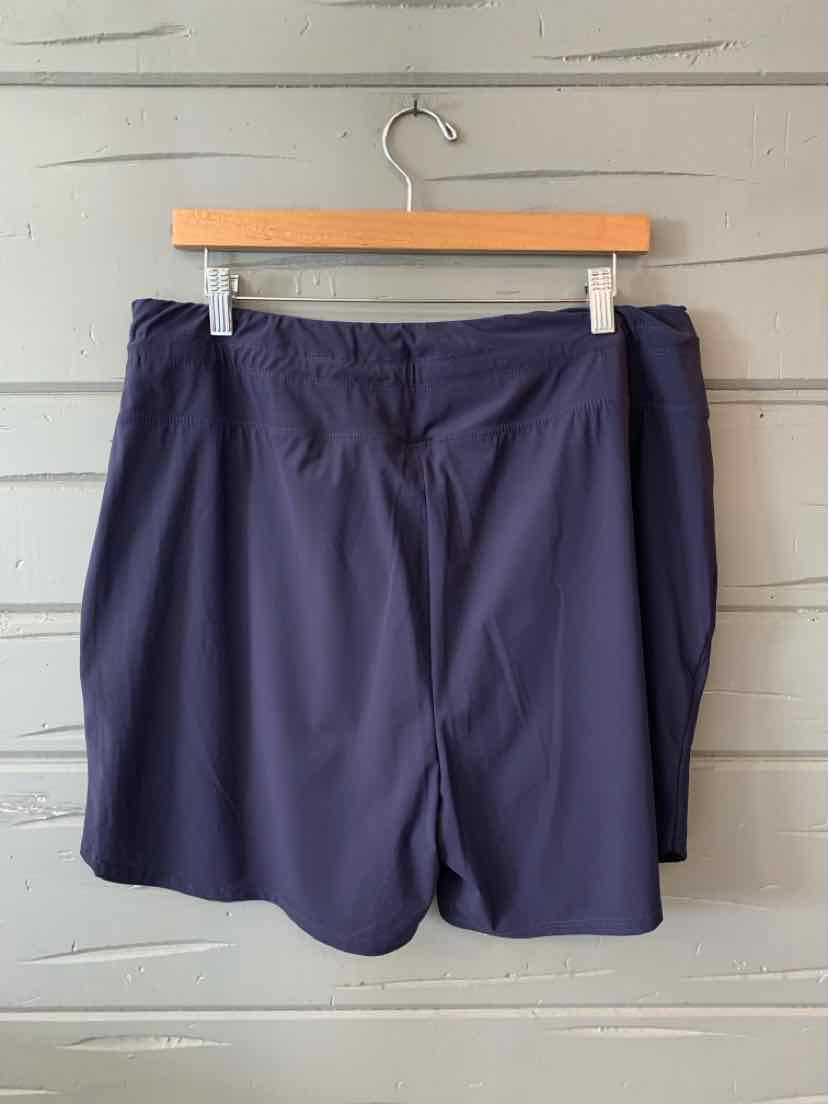 Dark navy blue athletic shorts with elastic waistband and side pockets, size 2XL.