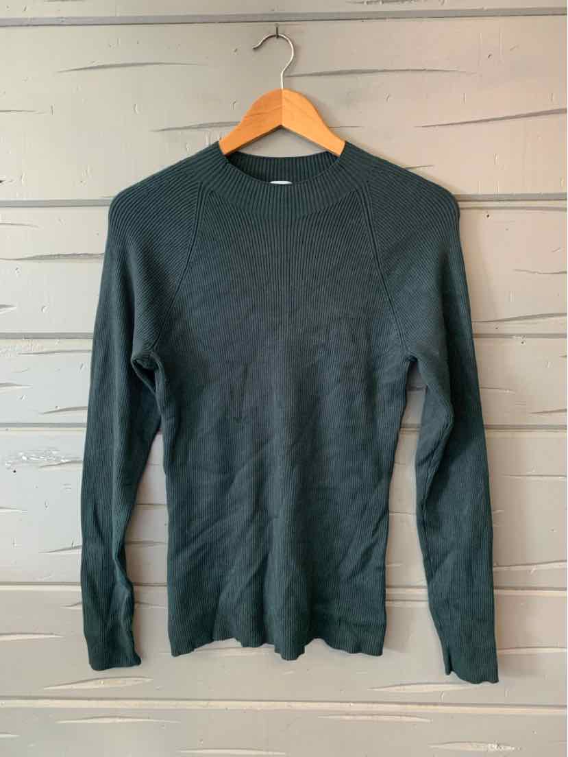 Dark green long-sleeve lightweight knit sweater with crew neckline, size large.