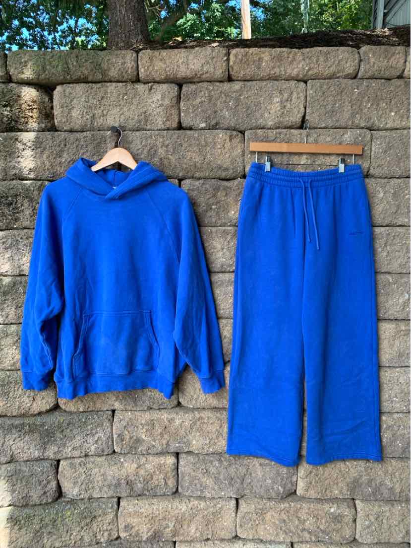 Bright blue two-piece set with long-sleeve hoodie and loose-fitting wide-leg pants, soft fabric.