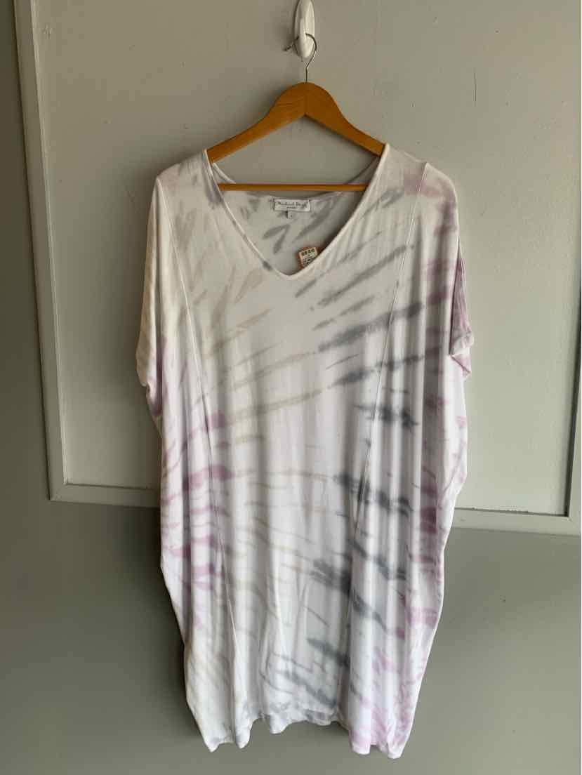 White oversized V-neck dress with subtle tie-dye stripes in light purple and gray, short sleeves.