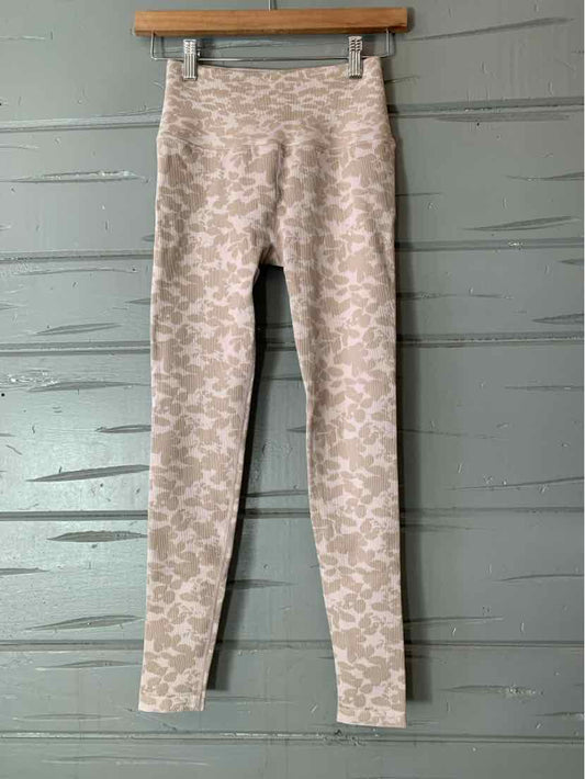Light pink floral patterned leggings with high waist and slim fit, size XS/S.
